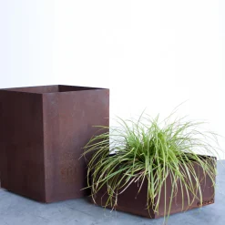 89.2 Corten Steel Vase Holder