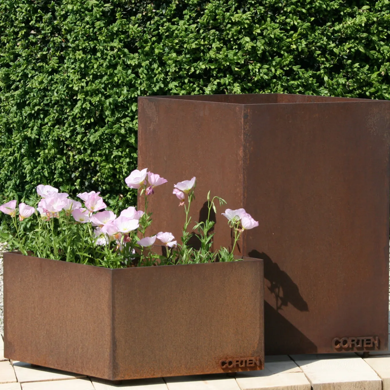 89.1 Corten Steel Vase Holder