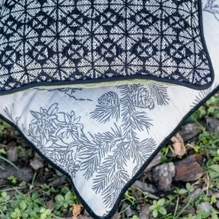 Black and White Carrè Cushion in geometric jacquard fabric