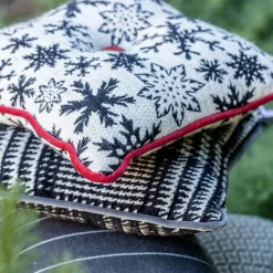Carré Cushion in alpine jacquard fabric