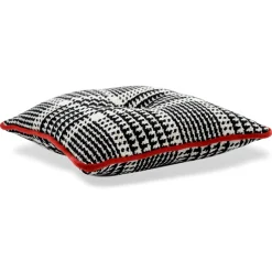 Carré Cushion in Galles' Prince jacquard fabric