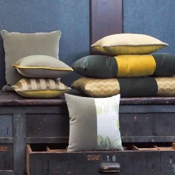 Carrè Cushion in moss cotton velvet and jacquard fabric