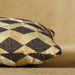 Ingannevole Square Cushion