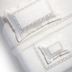 QENA Bed Sheet Set Embroidered in White Percale
