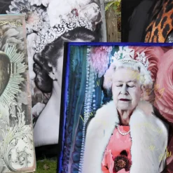 Regina Elisabetta II in Rosa Tapestry Limited Edition