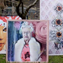 Regina Elisabetta II in Rosa Tapestry Limited Edition