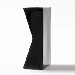 Verso A Black Vase by Antonio Saporito